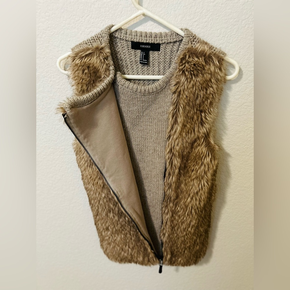 Forever 21 Brown Knit Vest with Faux Fur Size Small Like New - Picture 2 of 6